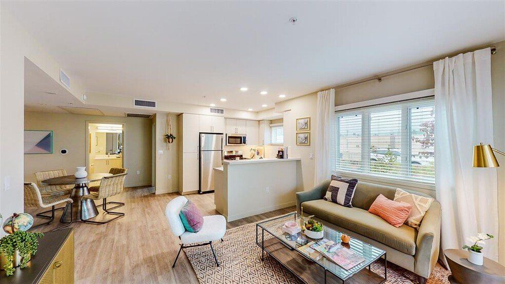 Apartment luxury living room and kitchen overview at Chase Knolls Apartments