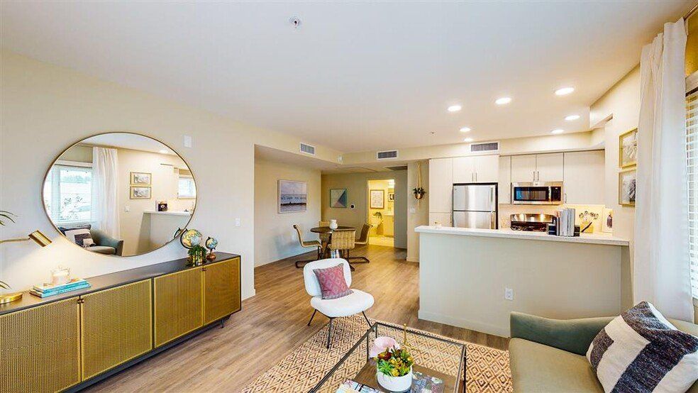 Chase Knolls Apartments in Sherman Oaks, CA