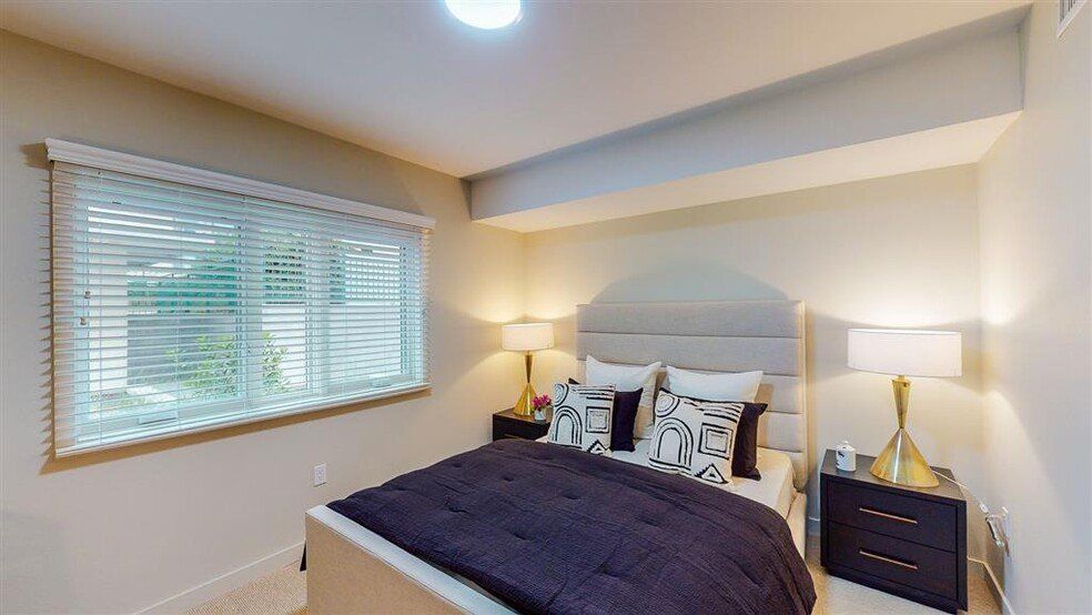 Gallery Chase Knolls Apartments in Sherman Oaks, CA