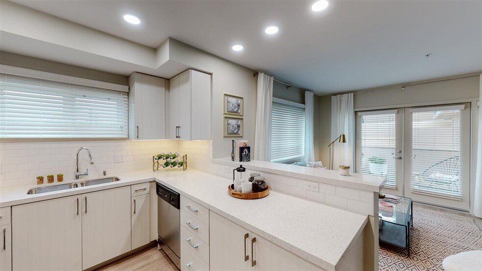 Apartment Kitchen Countertop at Chase Knolls Apartments