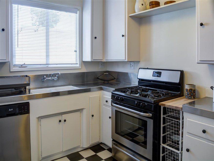 Kitchen oven and stove at Chase Knolls Apartments