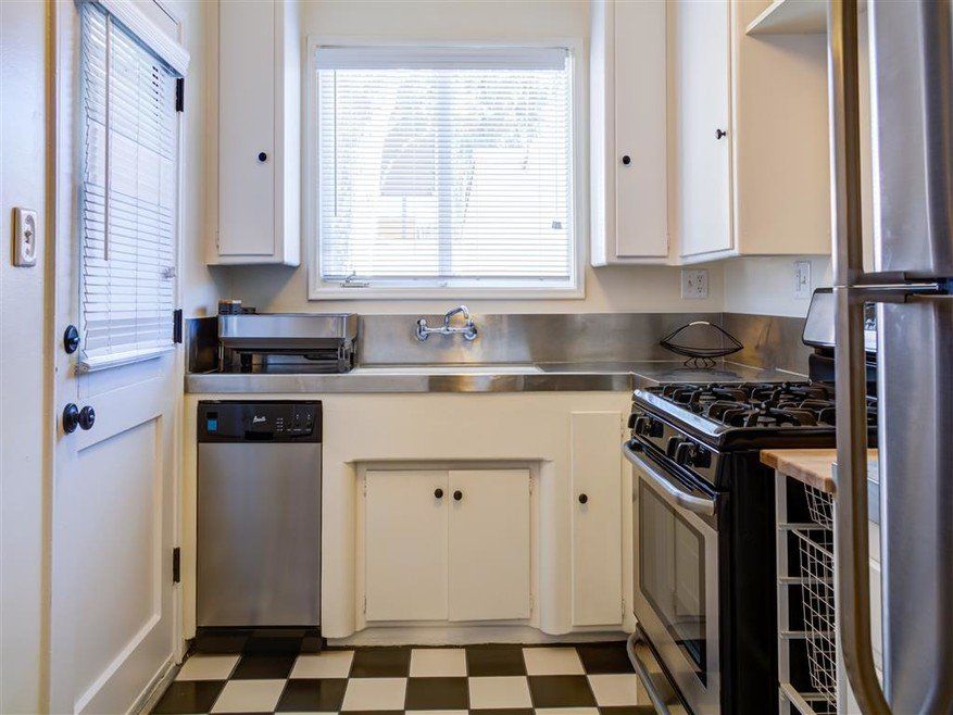 Kitchen at Chase Knolls Apartments