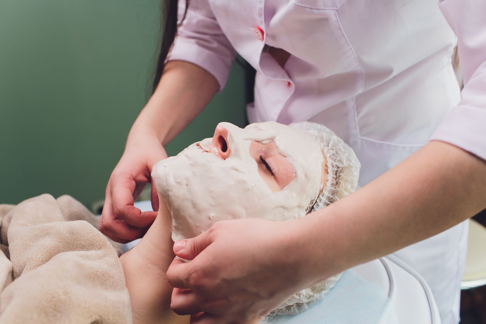 What Are The Benefits of Getting a Facial Once a Month?