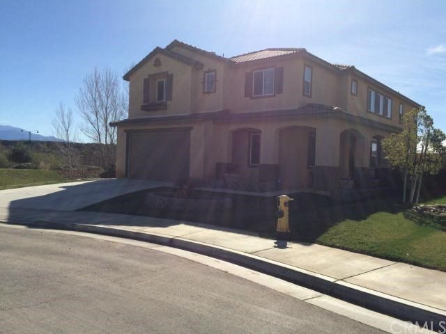 Worker Cleaning the Wall — Yucaipa, CA — Sunshine Janitorial Service