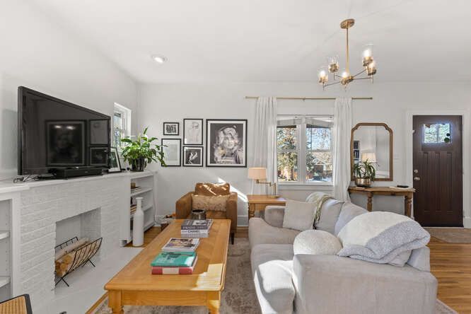 2740 N Fillmore St, Denver, CO 80205
