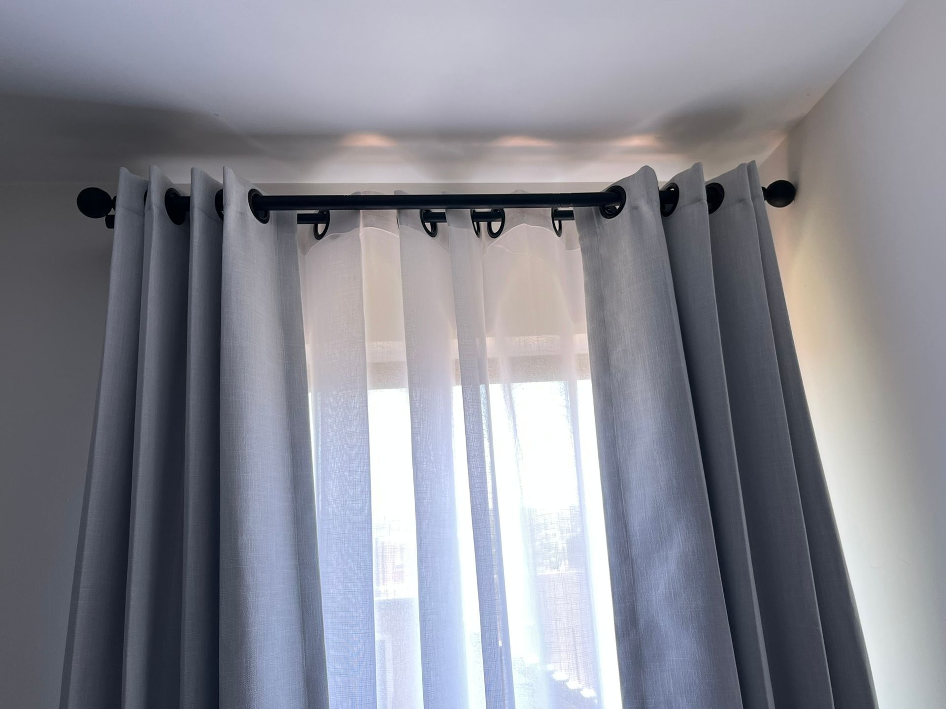 Elige persianas y cortinas ideales para San Miguel. Guía 2025.
