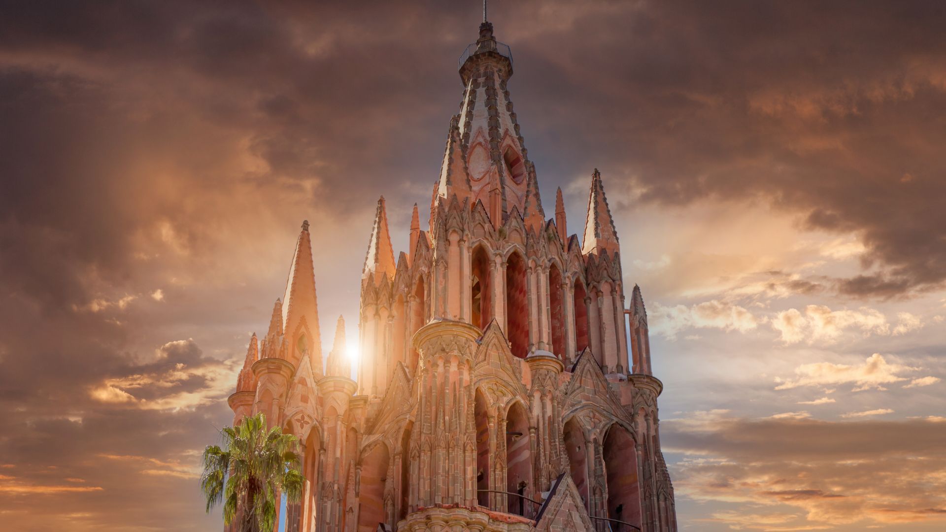 Cortinas entrollables, persianas de interior, toldos y pérgolas en San MIguel de Allende.