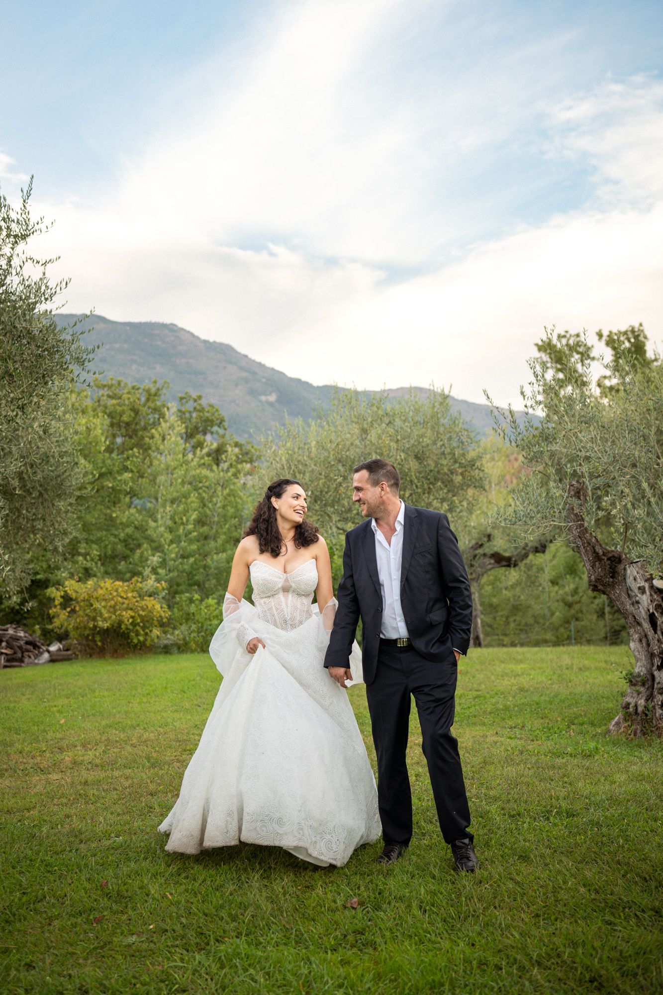 Une séance photo en couple dans l'oliveraie du Domaine de Riodam