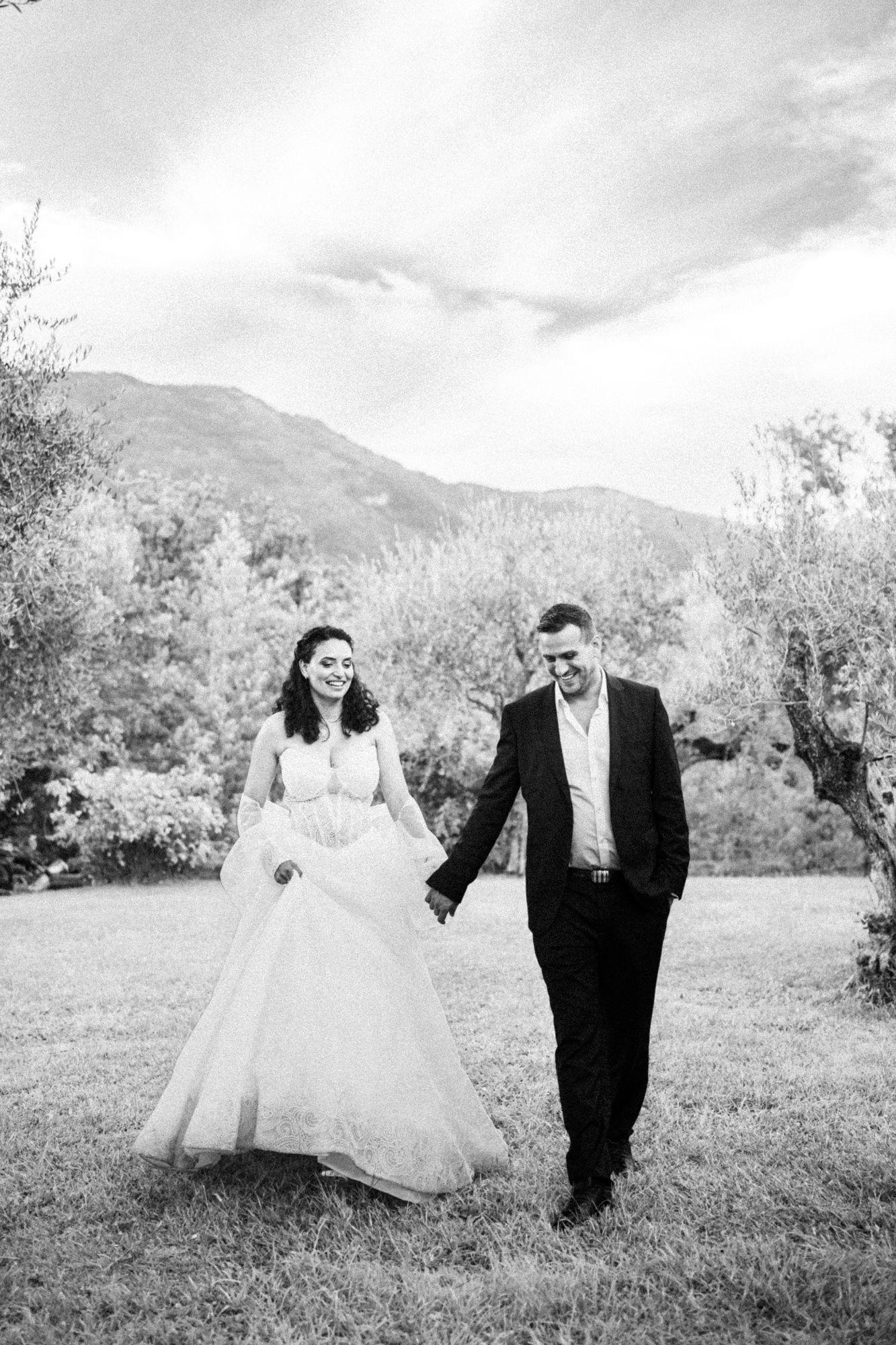 Une séance photo en couple dans l'oliveraie du Domaine de Riodam