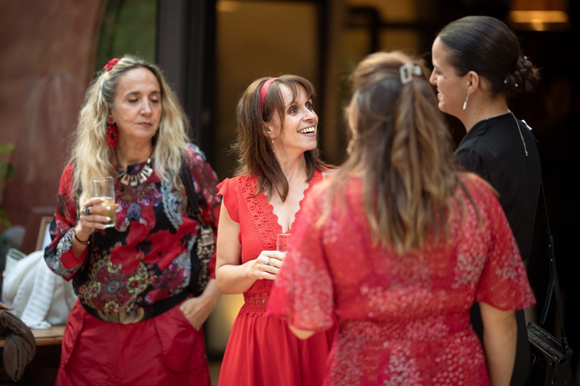 images des invités au mariage prises sur le vif, dans un style reportage