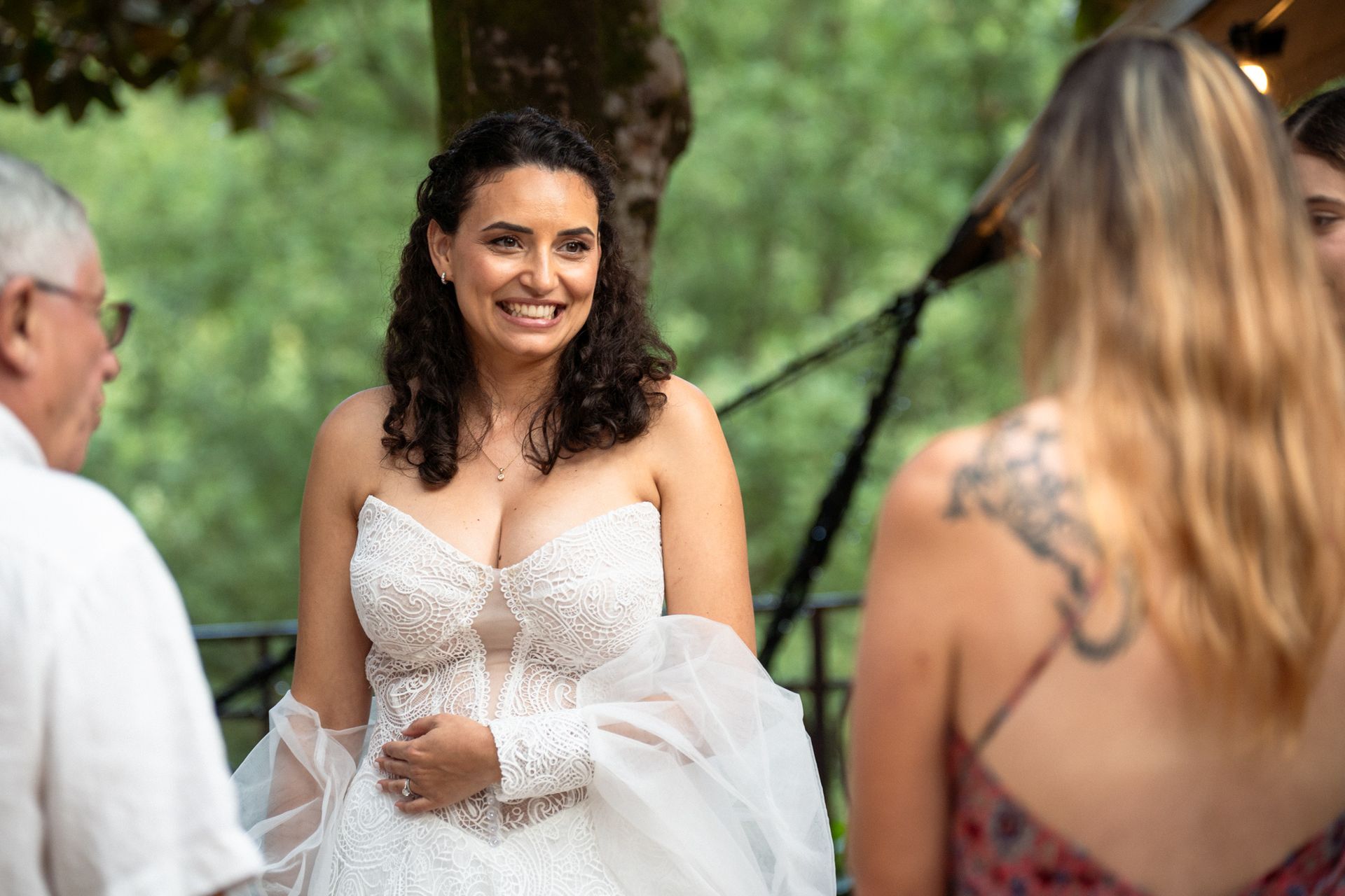 images des invités au mariage prises sur le vif, dans un style reportage