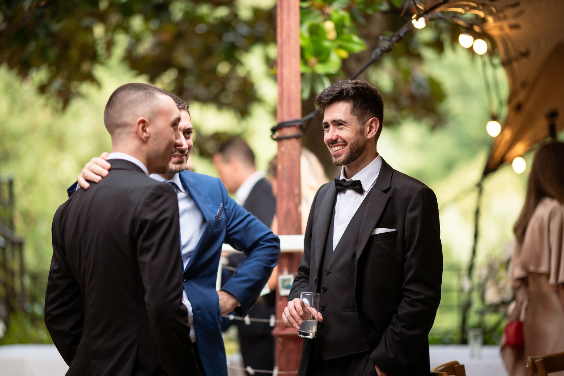 images des invités au mariage prises sur le vif, dans un style reportage