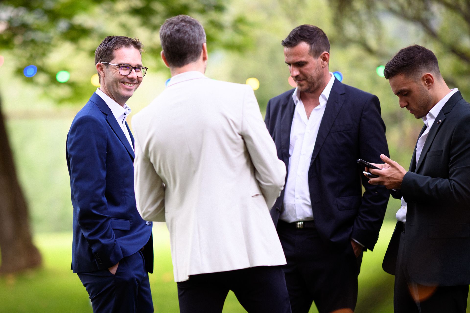 images des invités au mariage prises sur le vif, dans un style reportage