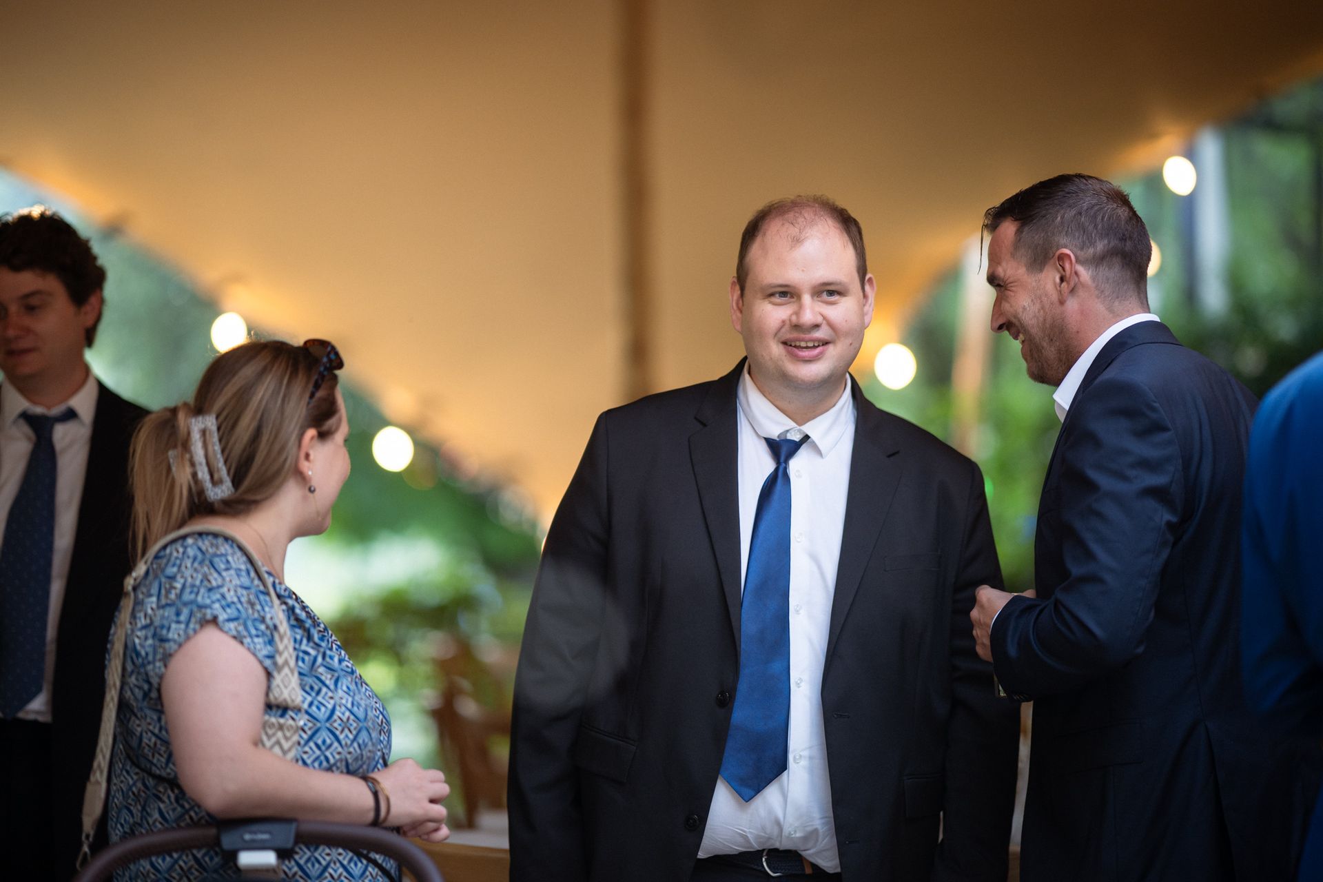 images des invités au mariage prises sur le vif, dans un style reportage