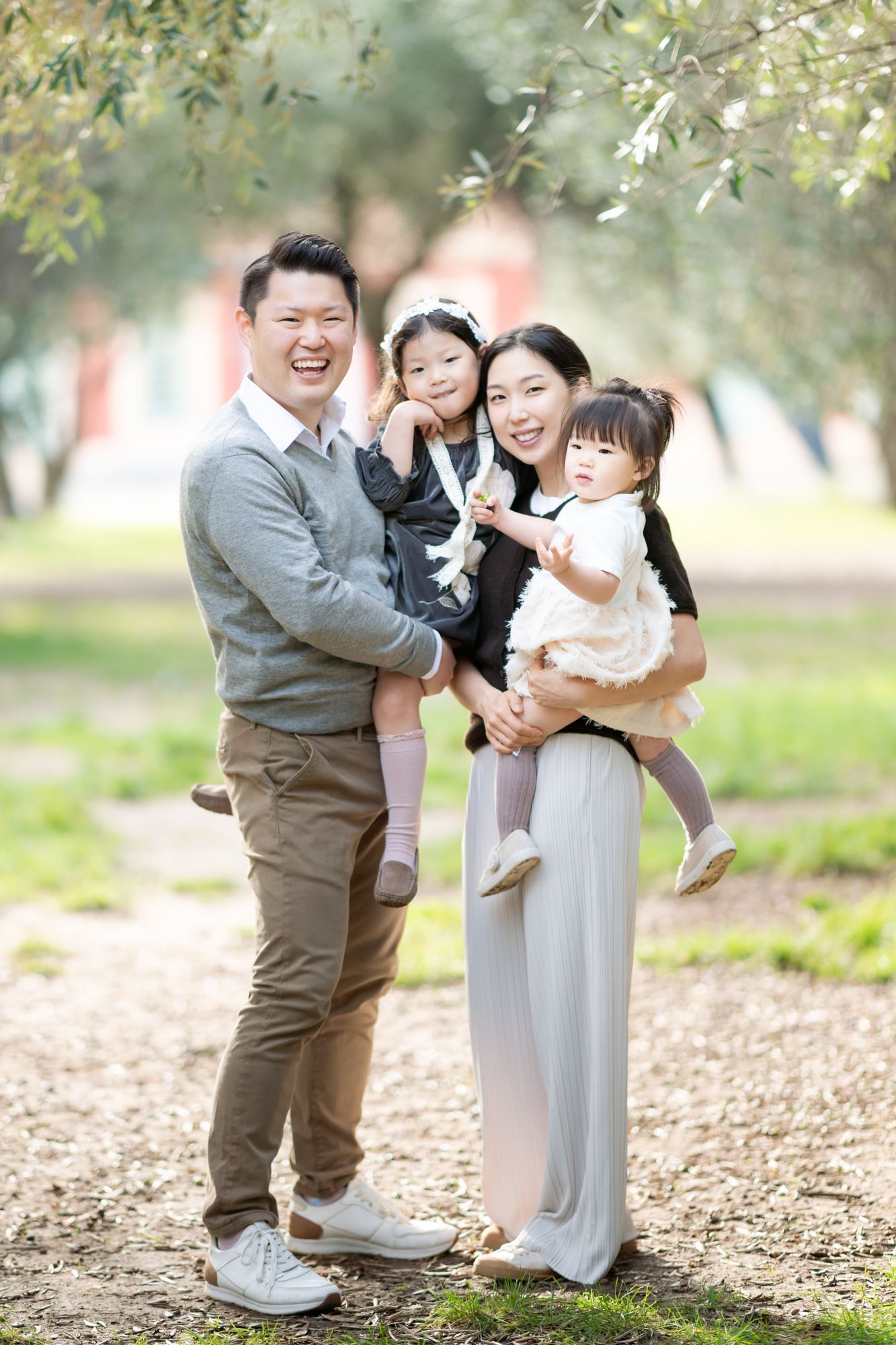 A candid family photography session during fall.
