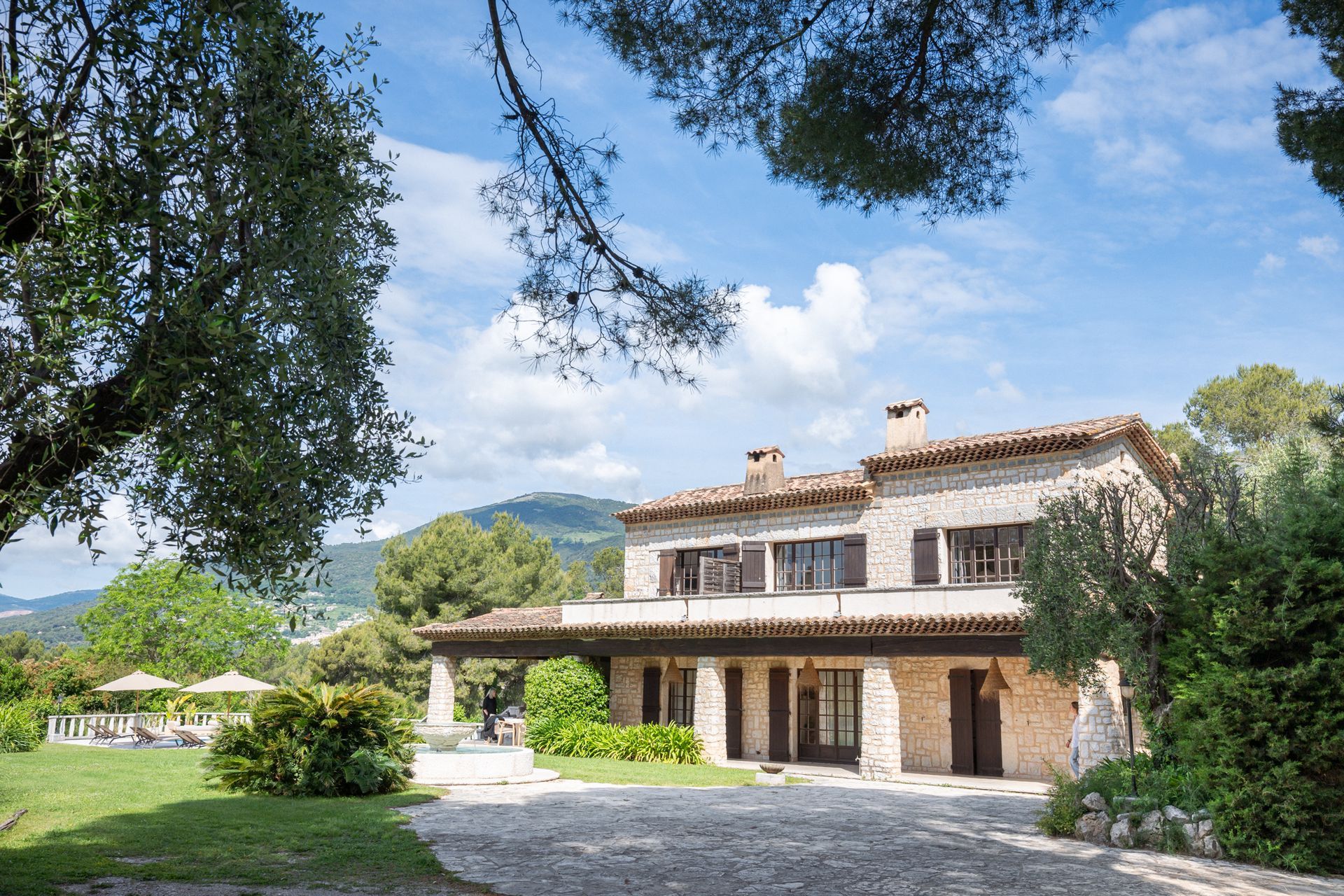 Extérieur du lieu de réception Le Mas Baïeta avant un mariage