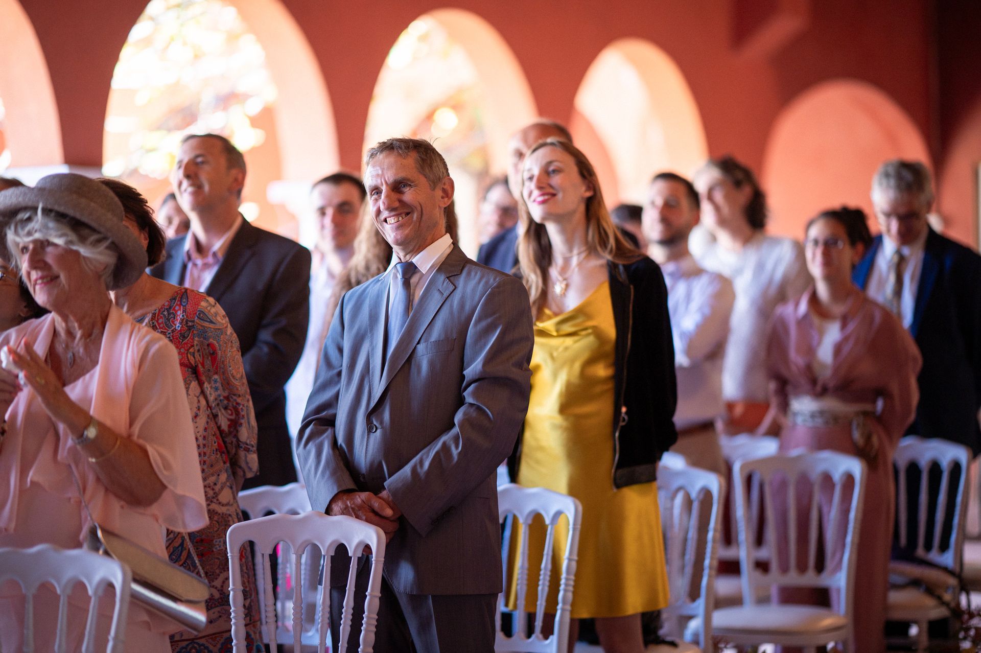Photographie de mariage de style reportage pendant la cérémonie au Château Font du Broc
