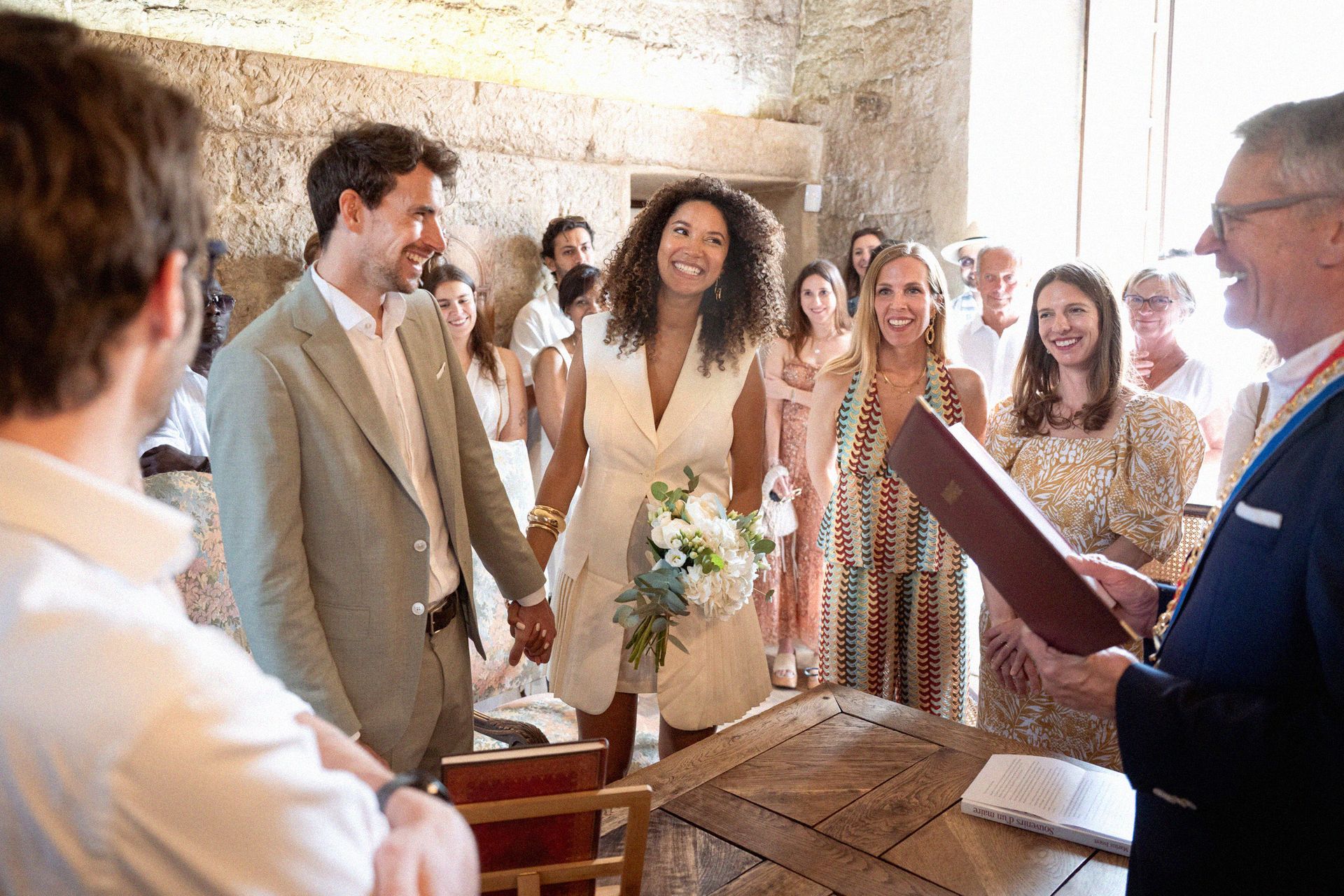 Une cérémonie de mariage à l'hôtel de ville (mairie) de Saint-Paul-de-Vence