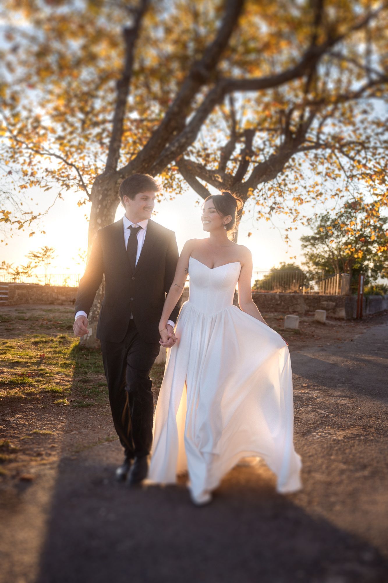 A couple walking together and laughing during a natural, candid photohsoot in the South of France.