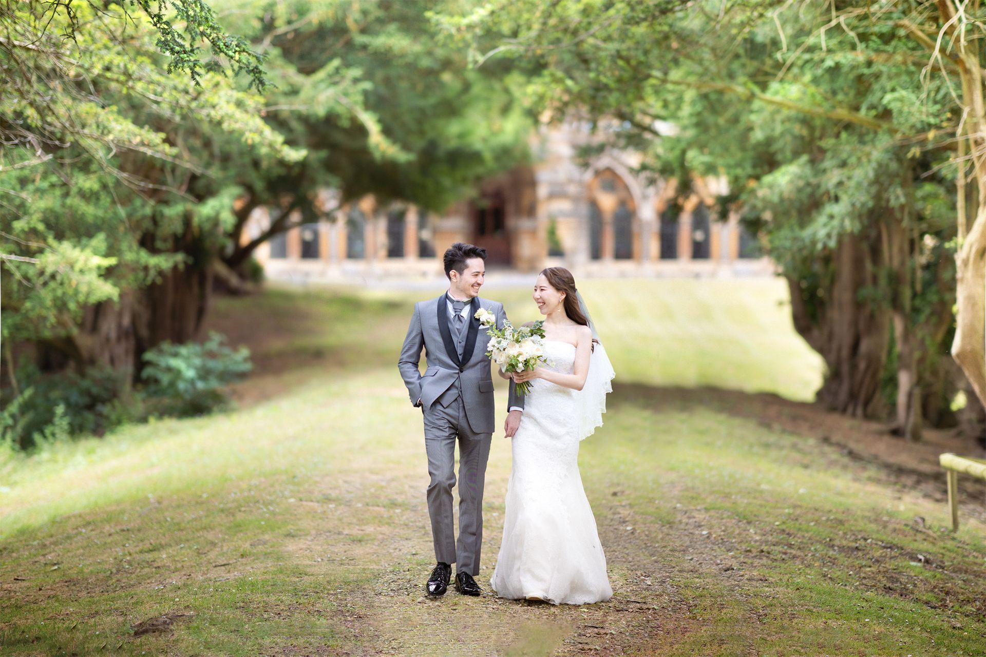 Natural, spontaneous wedding photography at a luxury venue. 