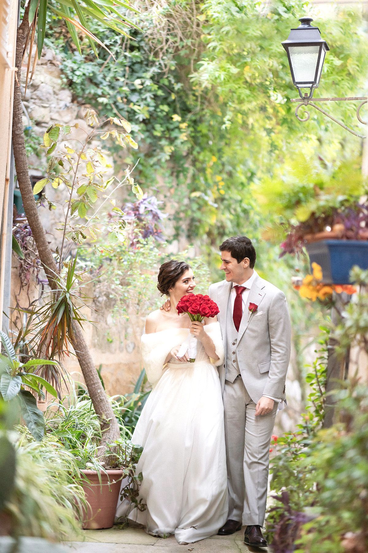 Natural, relaxed couple photoshoot in the south of France