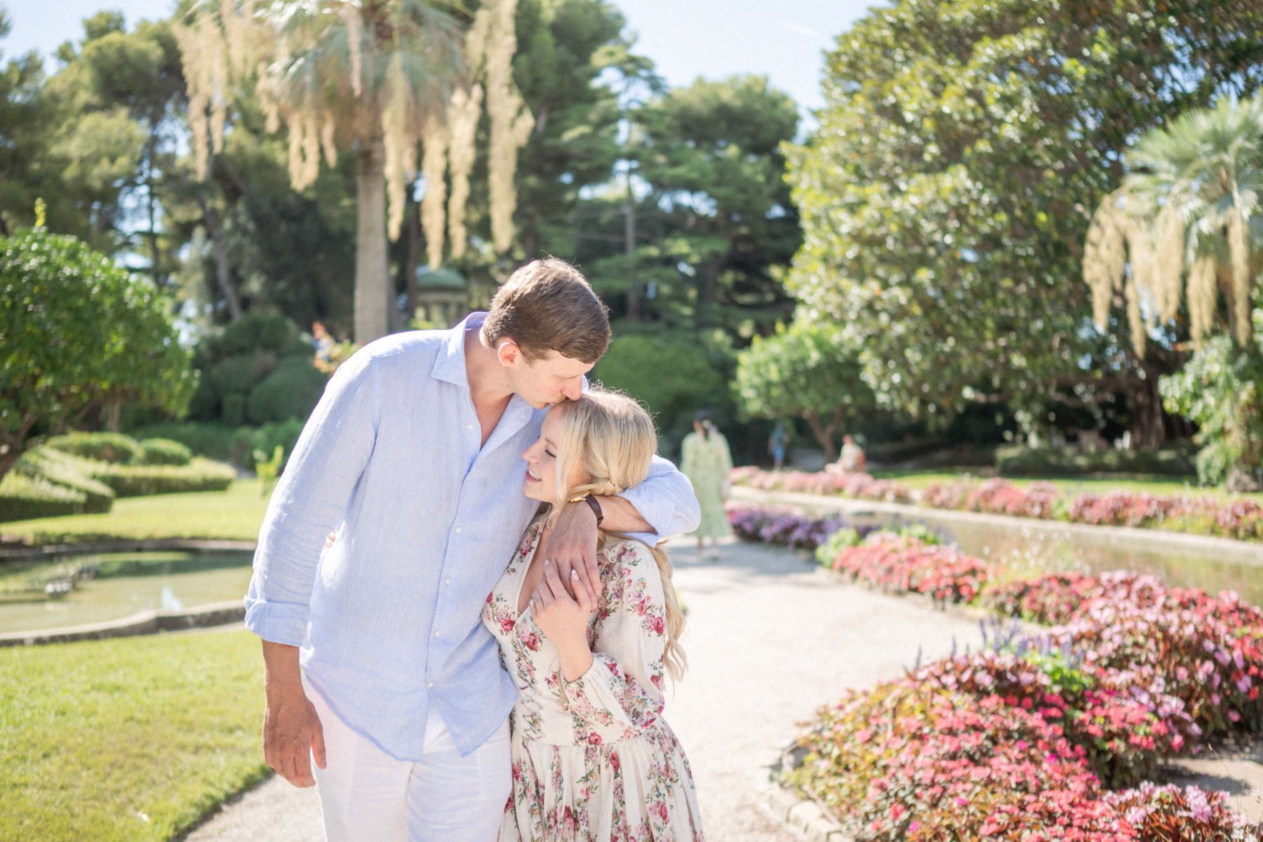 A romantic daytime photoshoot at Villa Ephrussi.