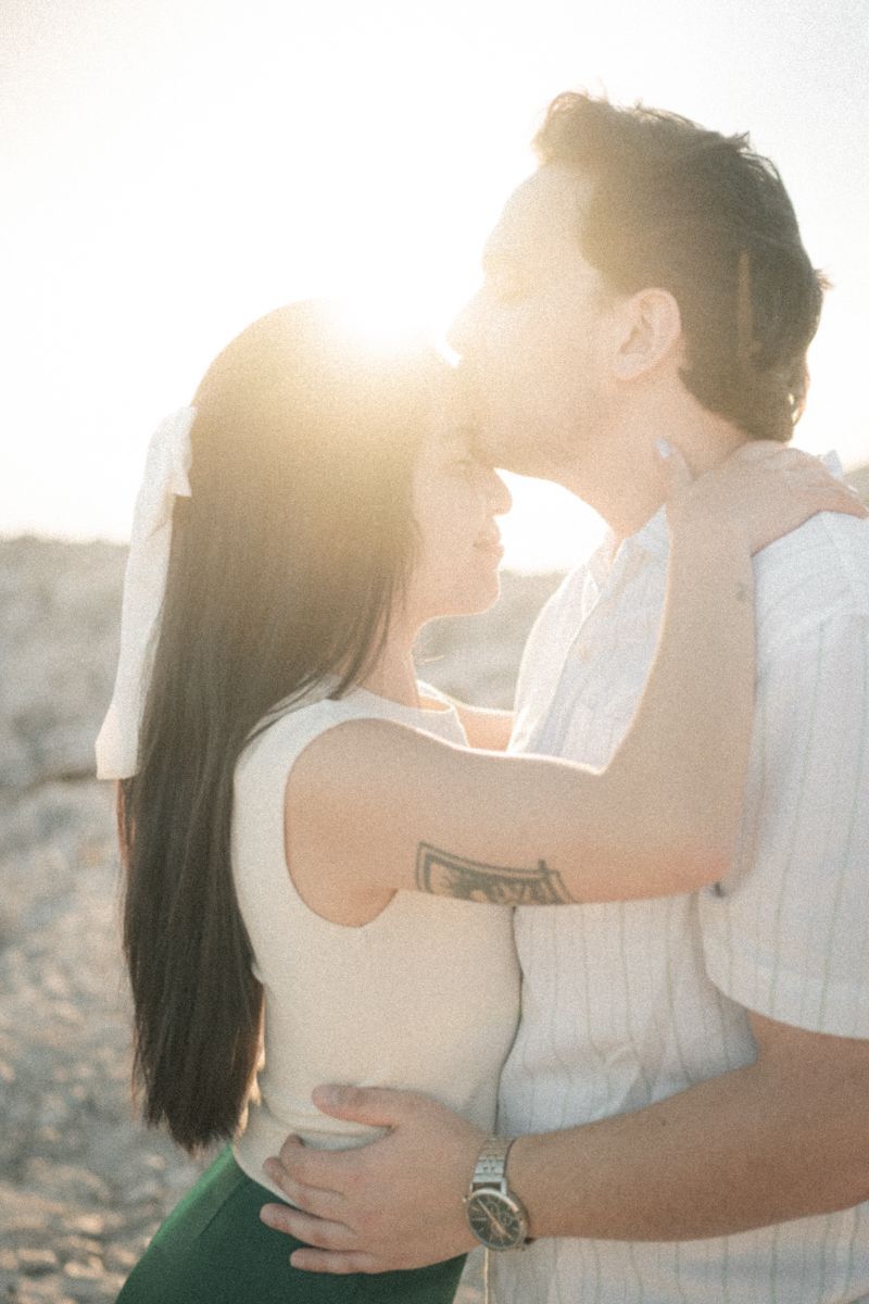Séance photo romantique au coucher du soleil sur la Côte d'Azur