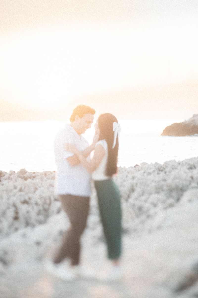 Séance photo romantique au coucher du soleil sur la Côte d'Azur