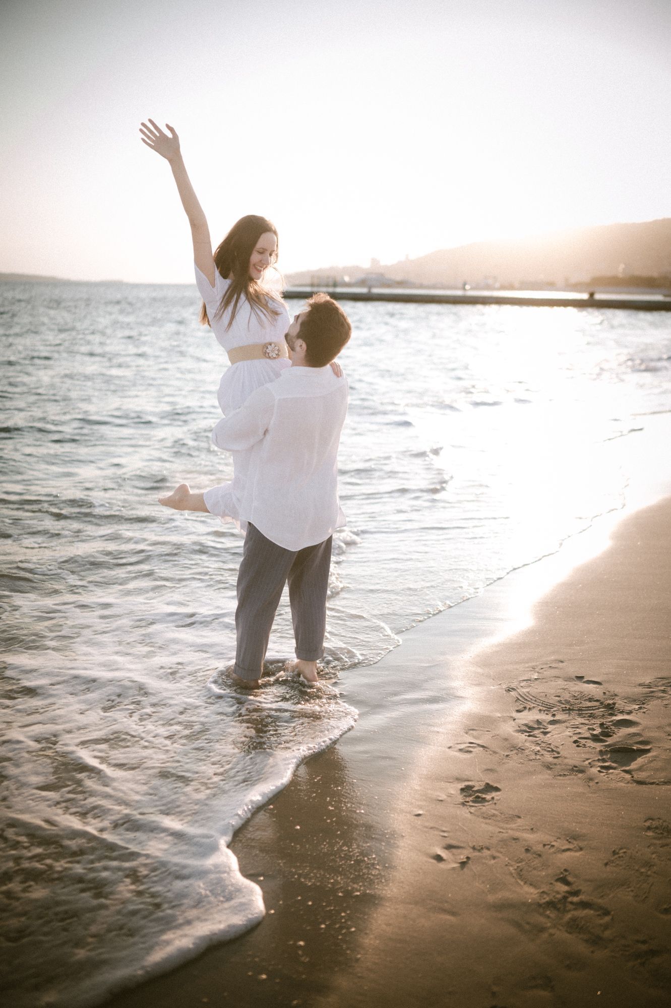 A golden hour couple photoshoot on the beach on the French Riviera