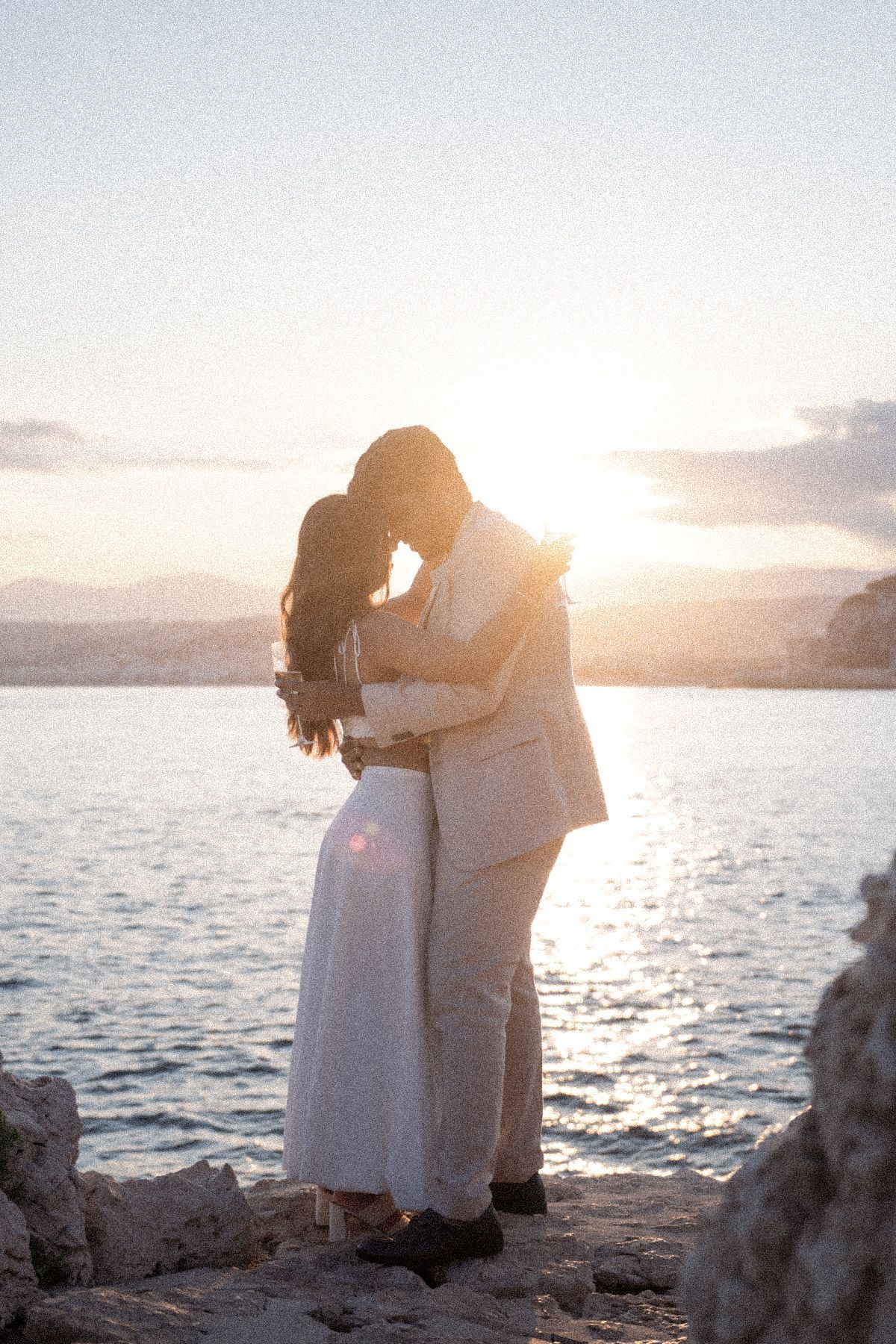 An A proposal photoshoot with Nice promenade in the background. 