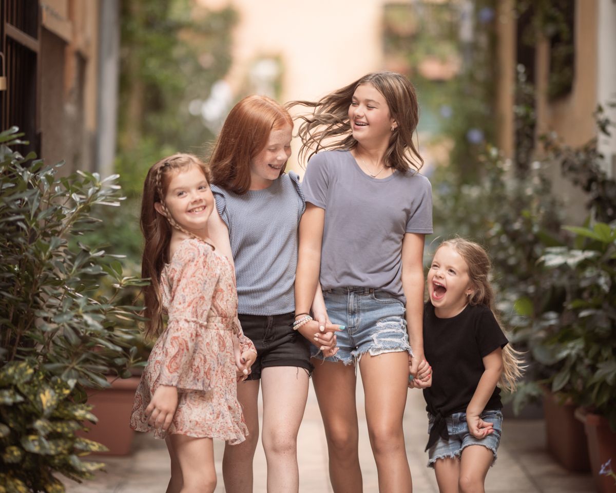 a family photography session in Nice's old town by photographer Peter Horton`