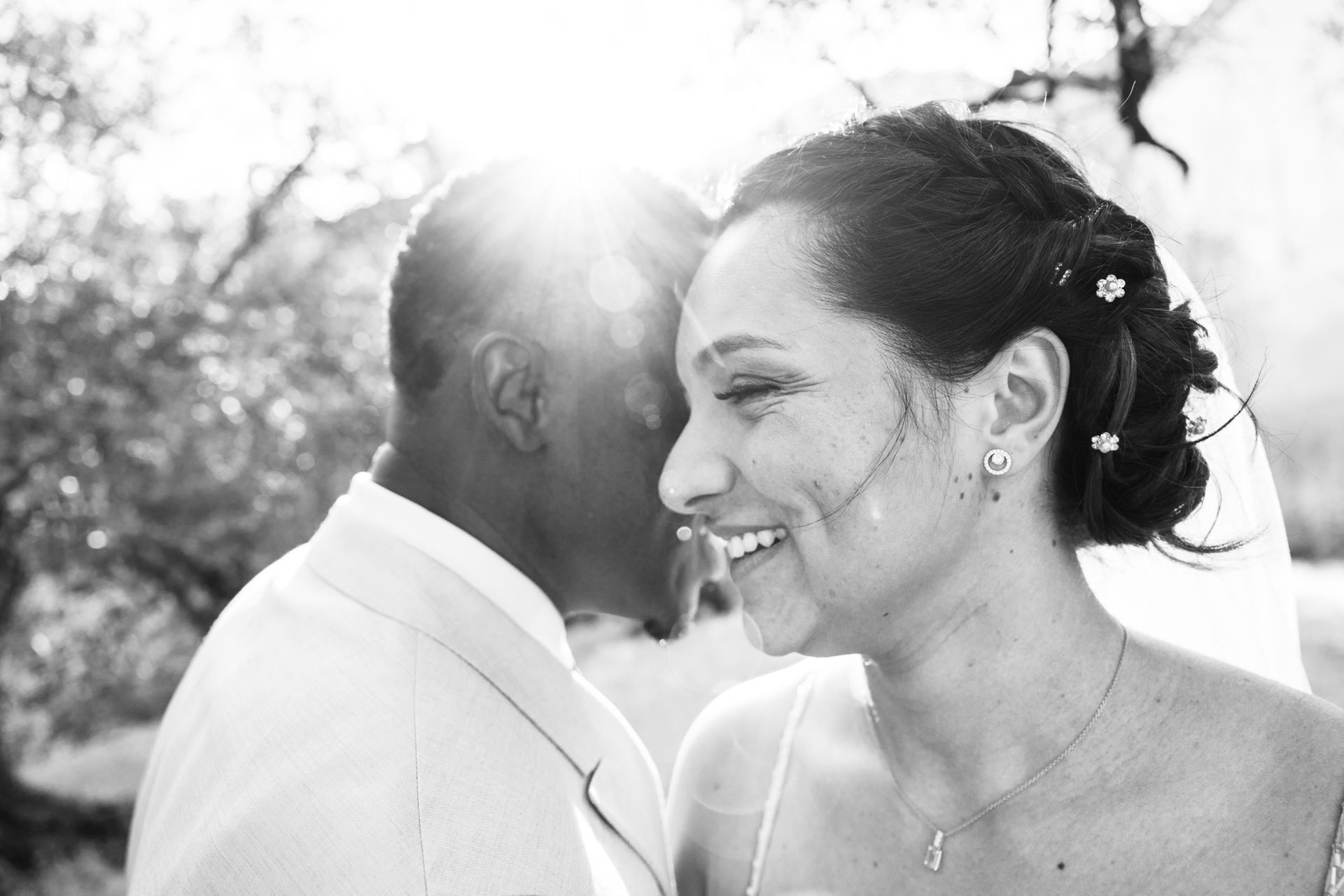 un portrait photographique de mariage naturel et détendu, sans pose gênante