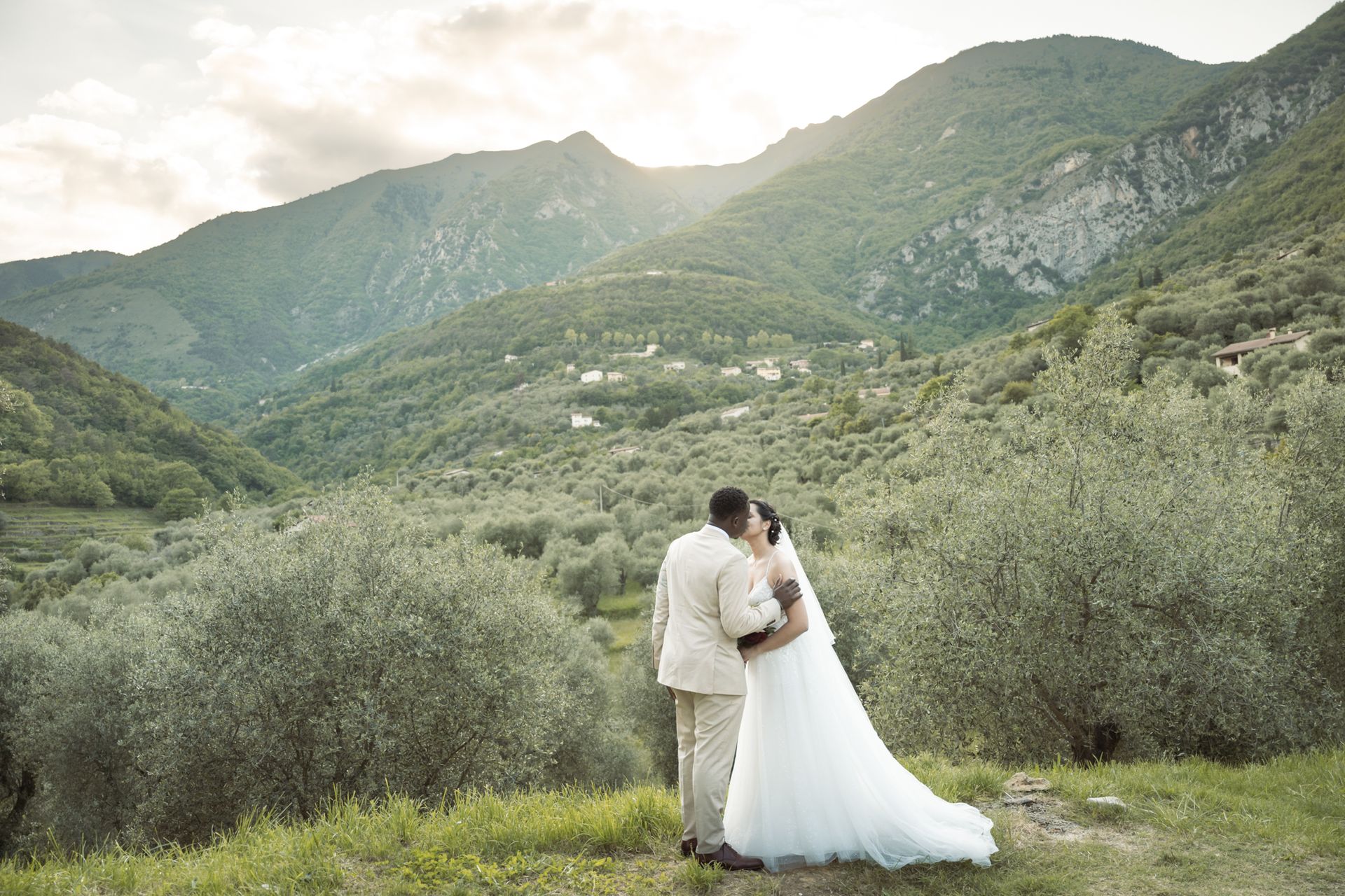 un portrait photographique de mariage naturel et détendu, sans pose gênante