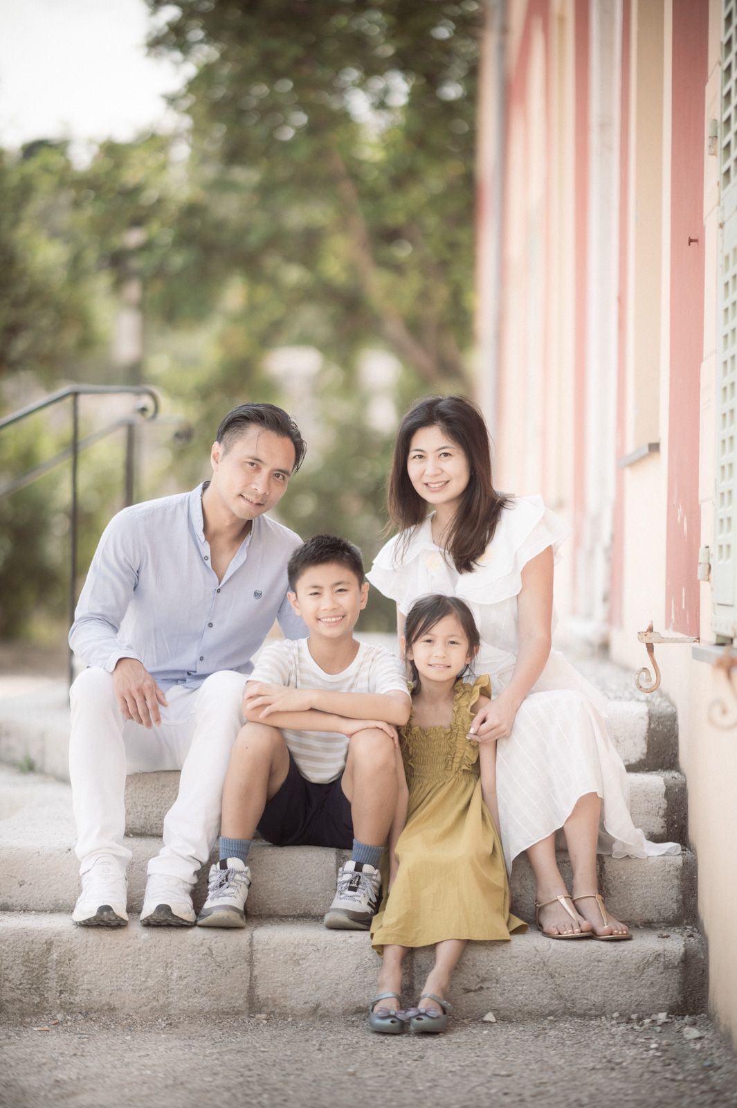 A professional family group photo by English speaking family photographer on the French Riviera Peter Horton.