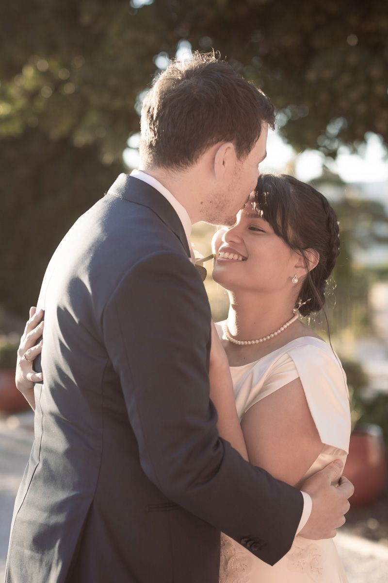 a couple photo session during sunset at Chateau Crémat