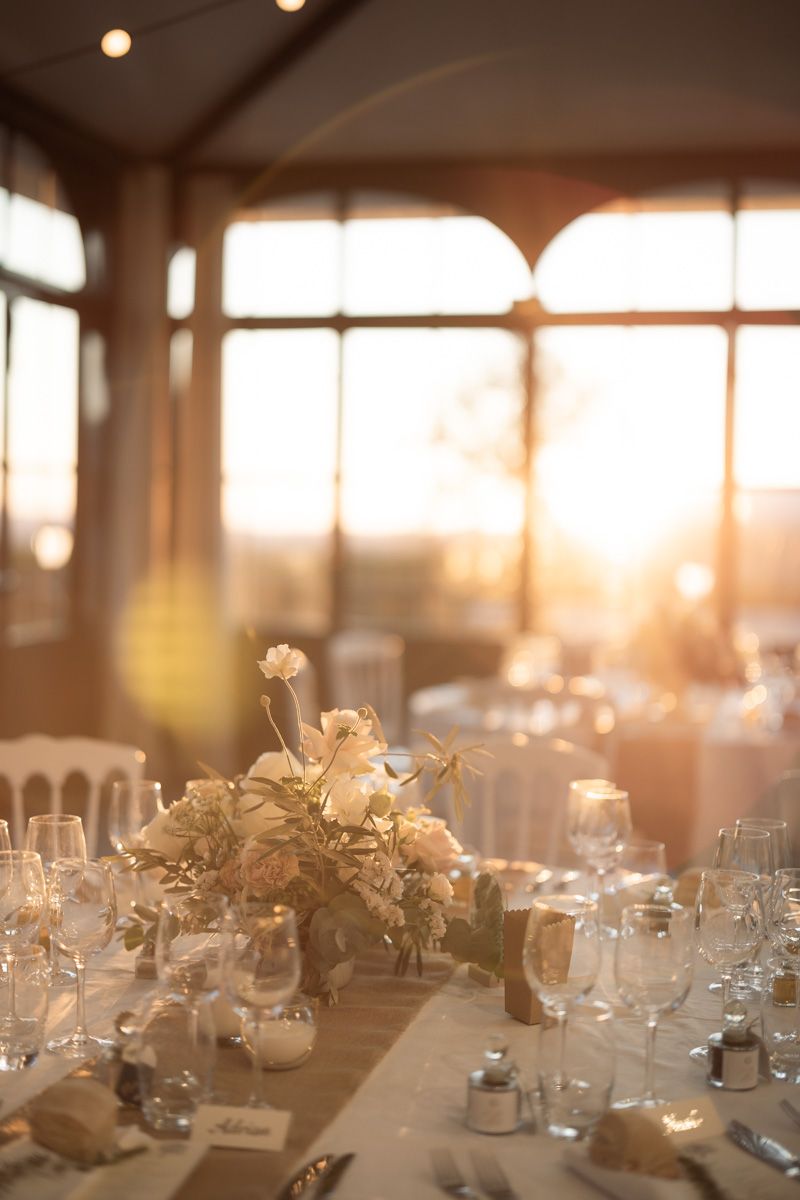 table display flowers on a wedding day at Chateau Crémat during sunset