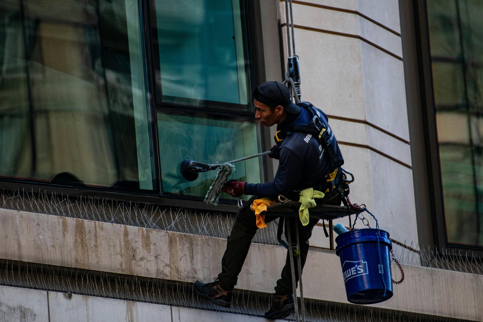 How Can I Clean Windows the Easy Way? Tips & Tools to Use