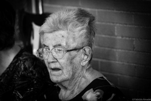 foto di anziana in casa di riposo