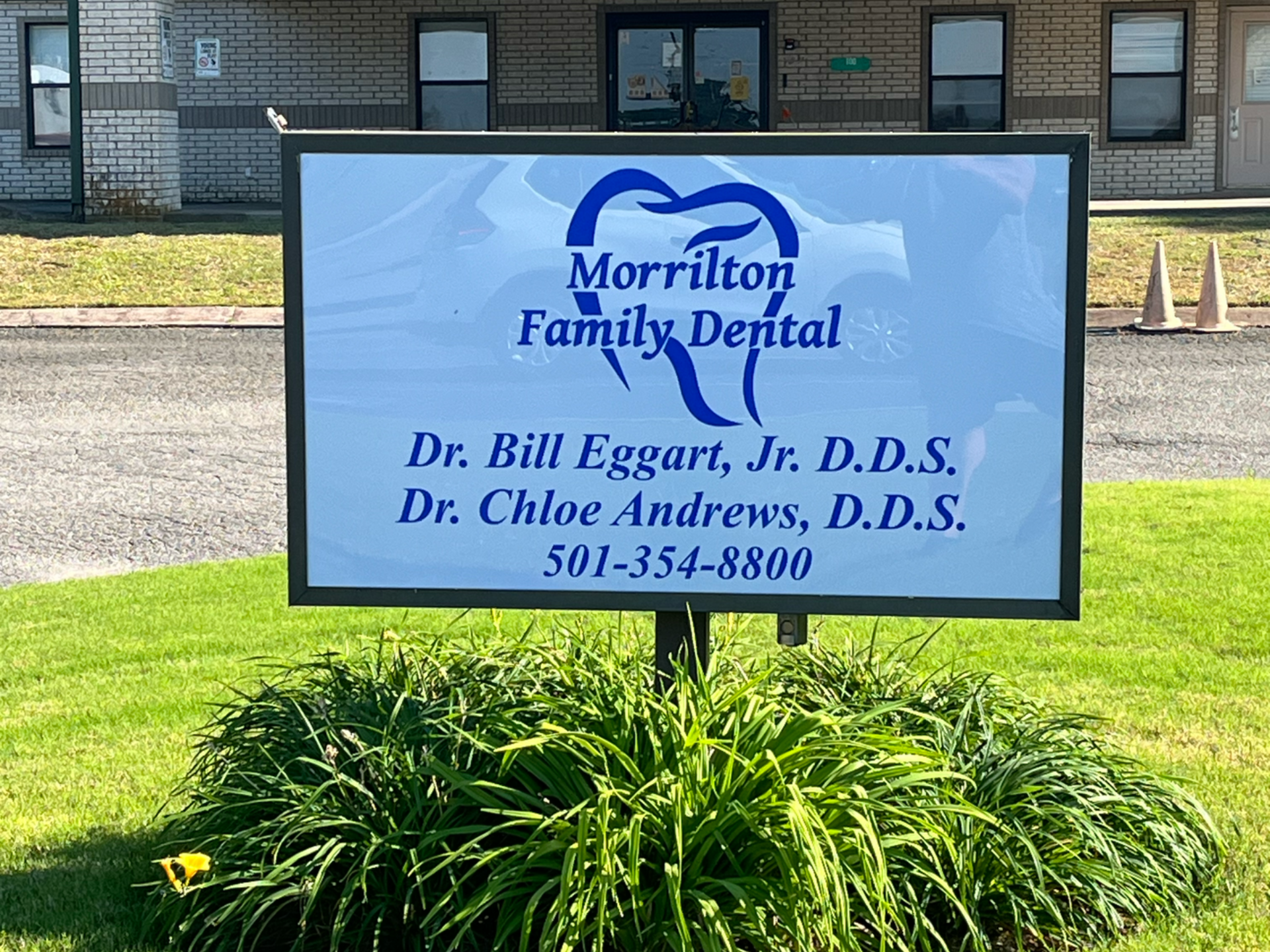 Sign for Morrilton Family Dental with logo | monument signs near me