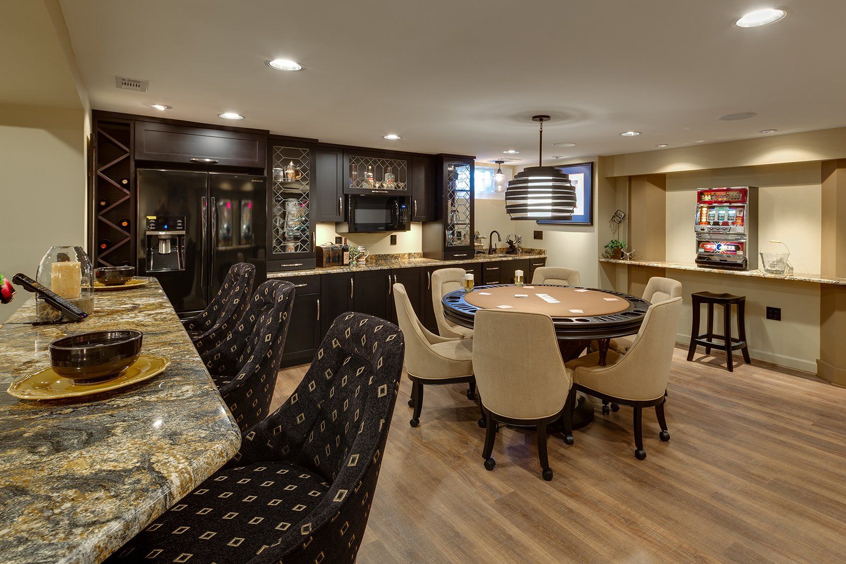 There is a table and chairs in the middle of the room.