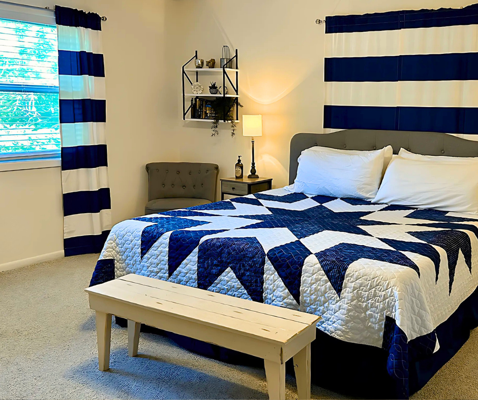 A bed with a quilt in a bedroom
