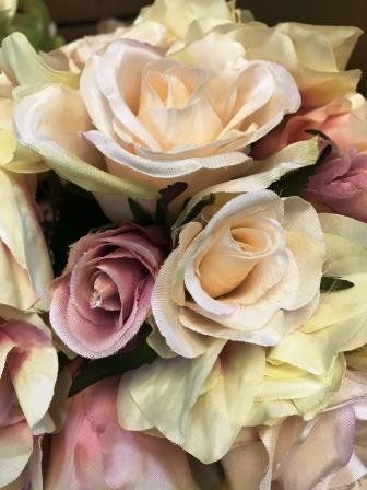 Wide Selections of Rose Bouquets and Bushes
