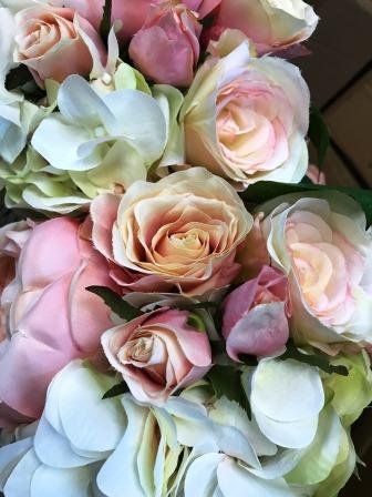 Wide Selections of Rose and Mixed Bouquets and Bushes