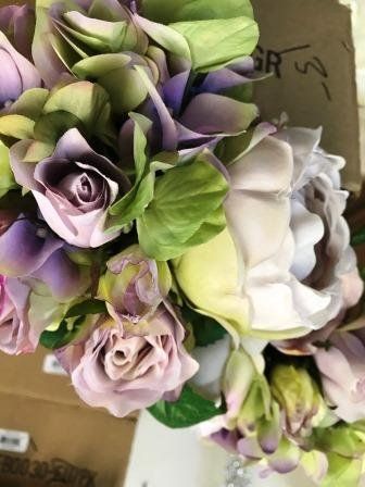 Wide Selections of Rose and Mixed Bouquets and Bushes