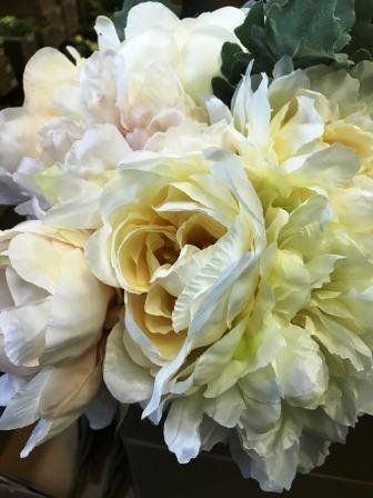 Wide Selections of Rose and Hydrangea Bouquets and Bushes