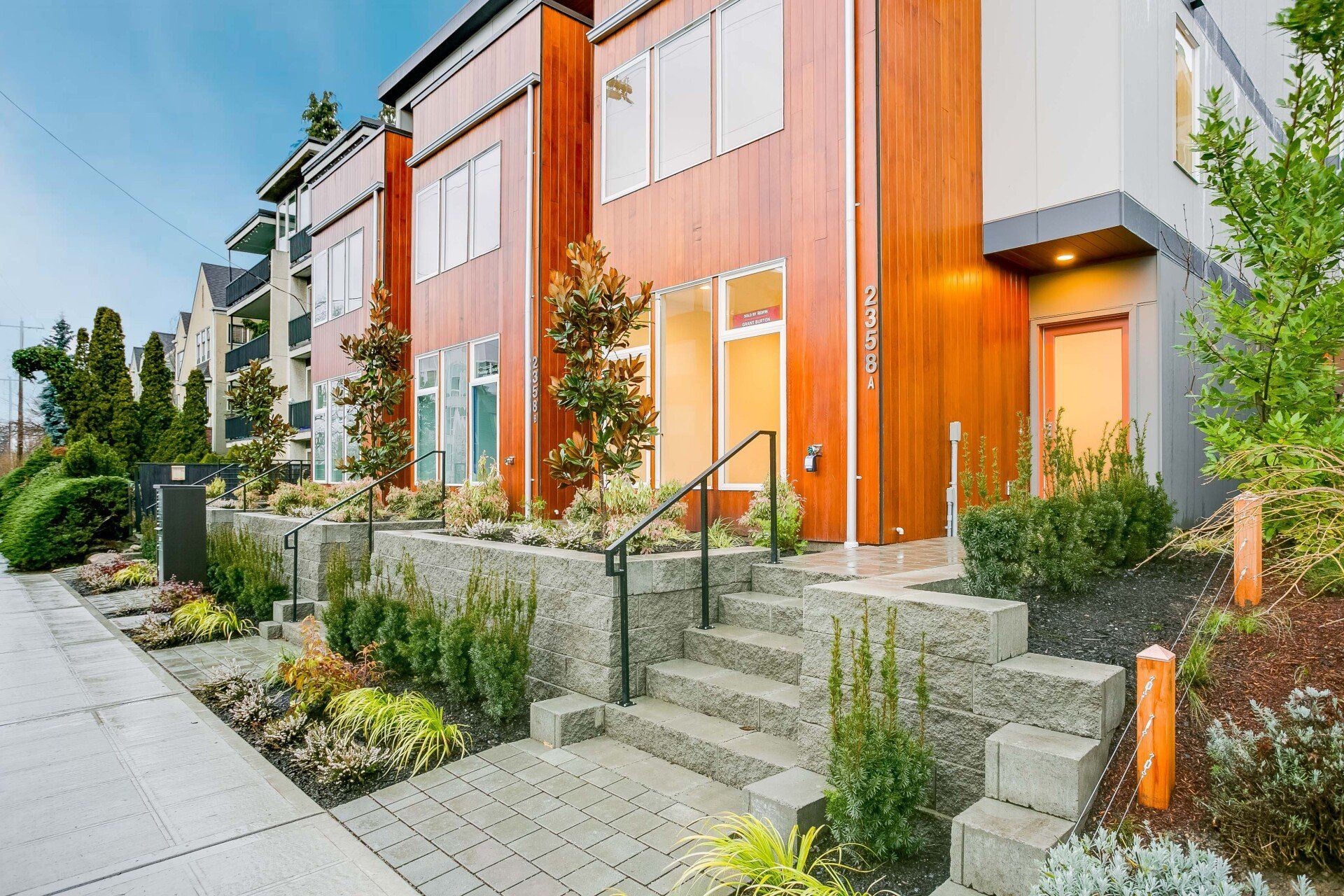 2358A Franklin Ave E