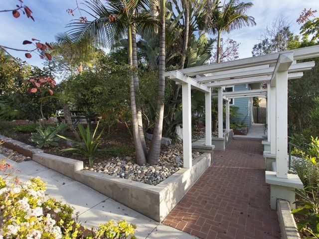 Ivanhoe Cottage pathway