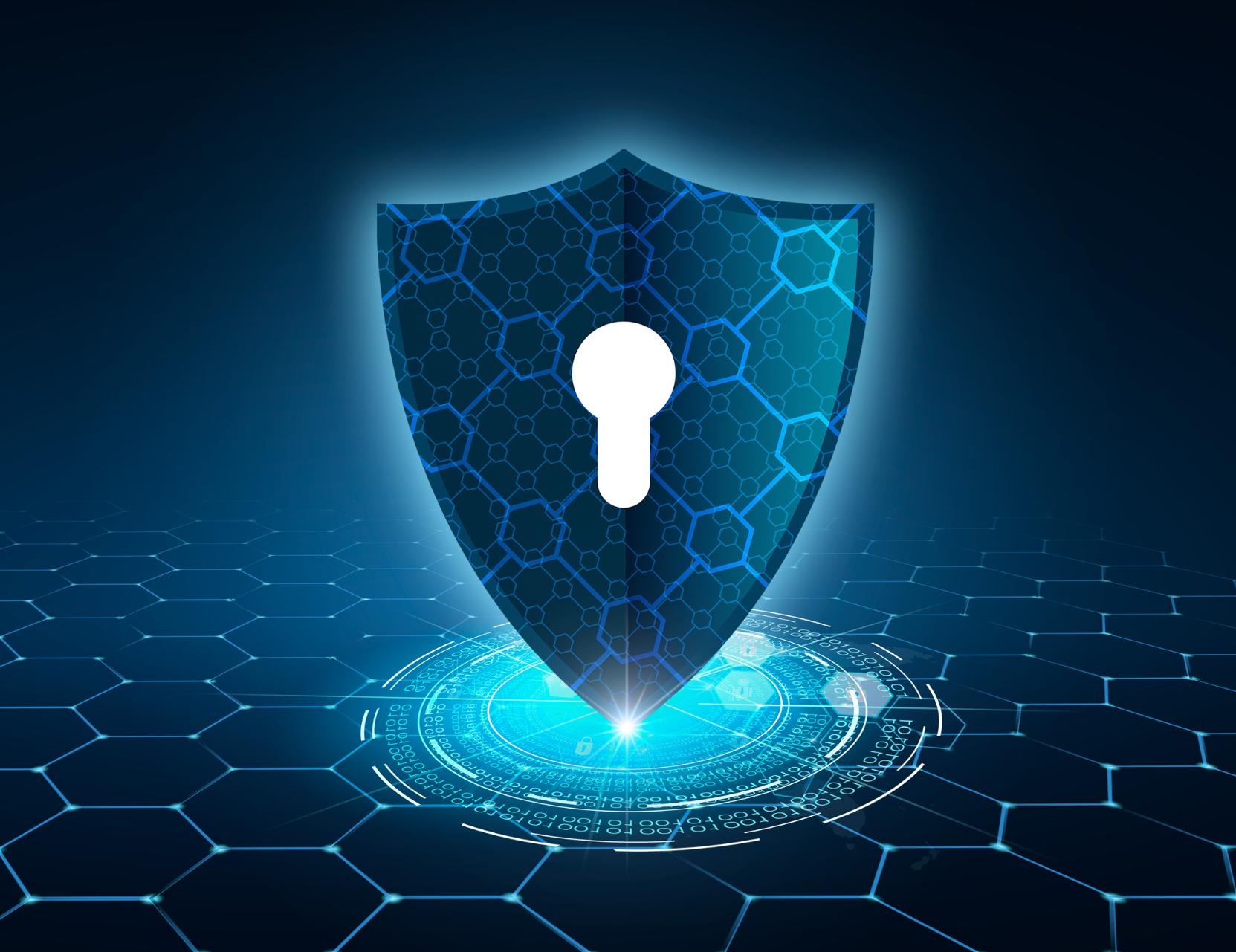 Una persona sostiene una tableta con un mapa en la pantalla.