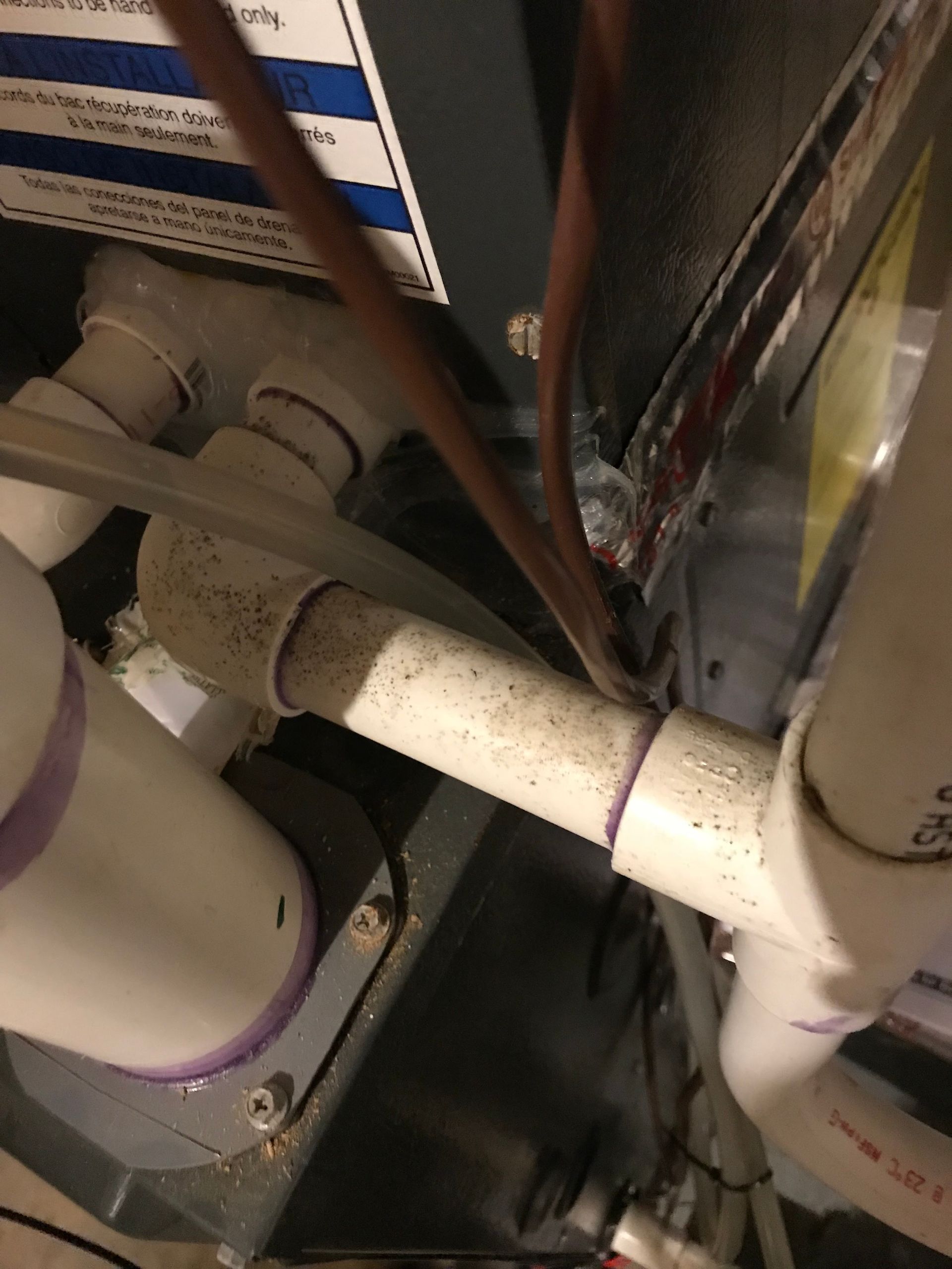 a bunch of pipes are connected to a machine in a room