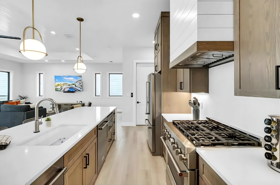 Custom new home kitchen in Corpus Christi by Innovo Residential